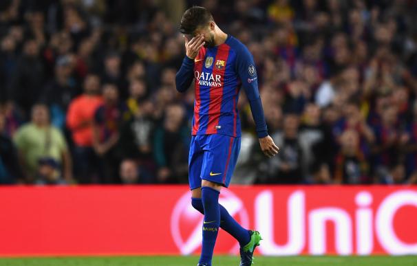 Piqué se marchó cabizbajo del Camp Nou.