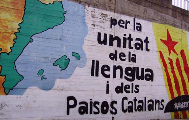 Un mural callejero reivindicando los Països Catalans.