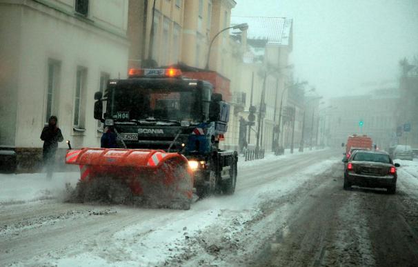 La nieve caída en Polonia causa problemas en el transporte y la electricidad