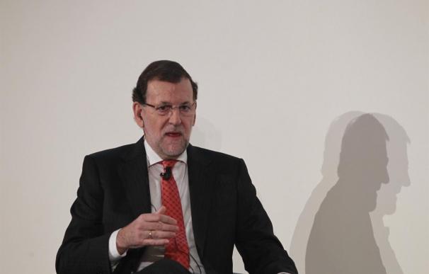 Rajoy considera "dos buenas noticias" el alza del PIB y la creación de empleo en el tercer trimestre