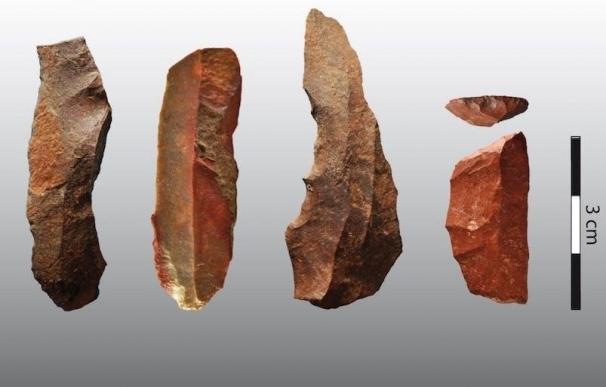 Pruebas de ingeniería de fuego en armas de piedra de hace 65.000 años