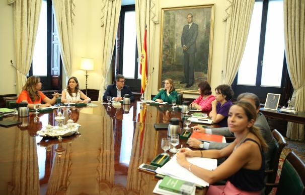 El Congreso desoye el veto del Gobierno y tramita las leyes del PSOE sobre la LOMCE y subcontratados
