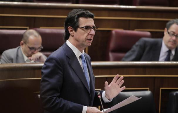 Soria critica la "burda manipulación" de la subasta eléctrica