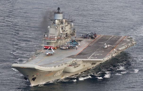 La Marina inglesa vigila los buques de guerra rusos que navegan en el Canal de la Mancha