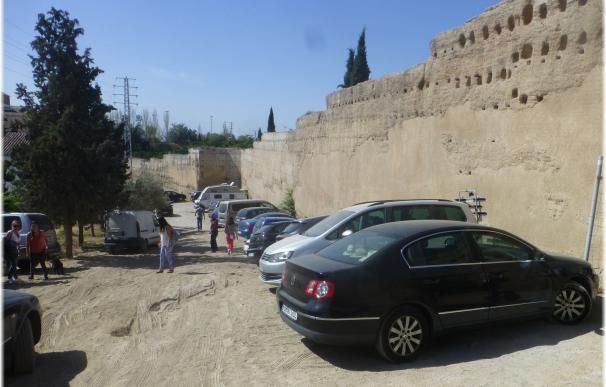 La Junta reenvía al Ayuntamiento la resolución para clausurar el aparcamiento de la muralla de la Alberzana