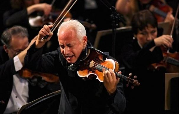 El violinista Vladimir Spivakov concluye este domingo en Bilbao su gira europea