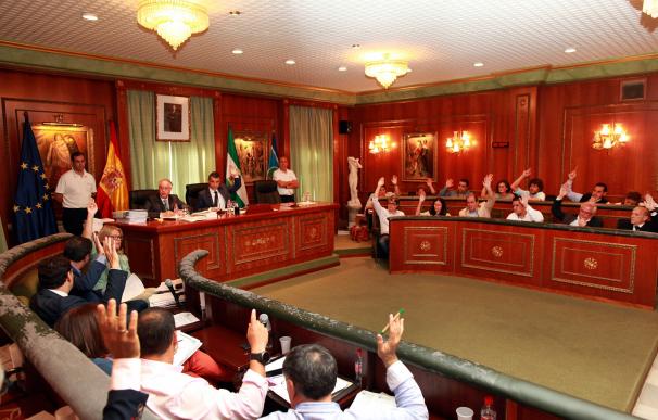 El Pleno de Marbella aprueba la integración de 808 trabajadores en el Ayuntamiento