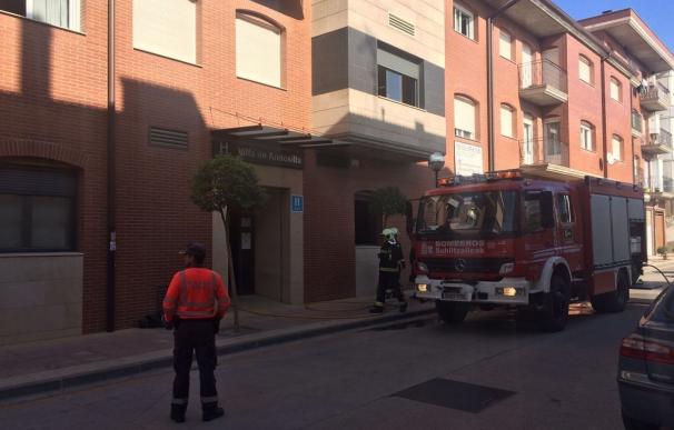 Dos trasladados por inhalación de humo en el incendio del hotel Villa de Andosilla