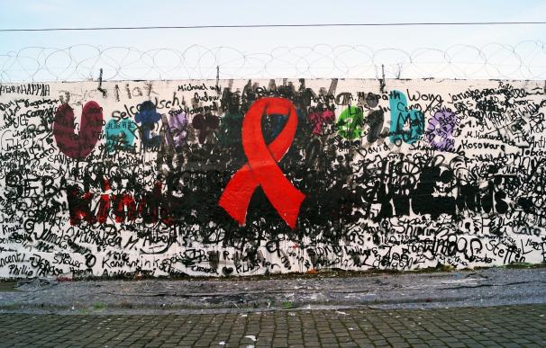 PP, PSOE, Podemos y C's coinciden en la necesidad de acabar con el estigma del VIH dejando de lado las ideologías