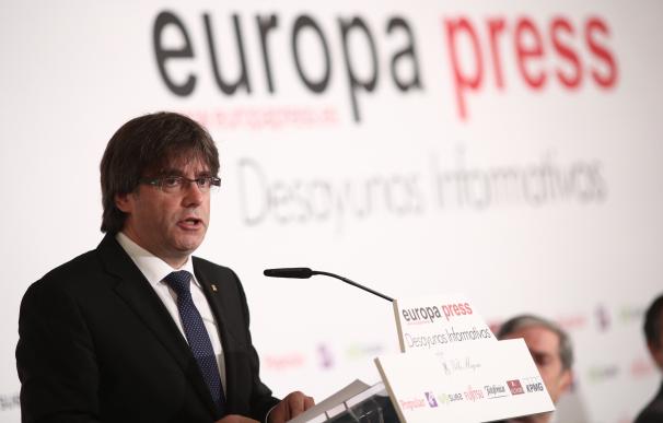 Puigdemont invita al Gobierno a pactar fecha y pregunta del referéndum y someter a votación también su propuesta