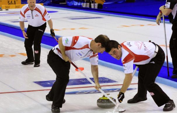 Miembros del equipo de Canadá durante el Mundial de curling 2012