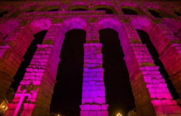 Una veintena de edificios españoles se tiñen mañana de color rosa por el Día Internacional de la Niña