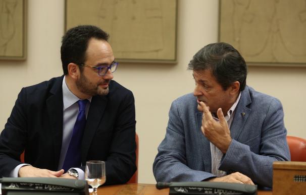 Antonio Hernando promete contribuir como portavoz a "reconstruir la unidad del PSOE"