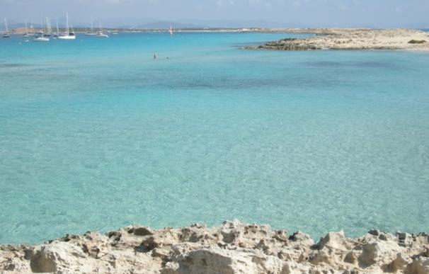 Mallorca concentrará a 25 personas por metro de playa en el año 2030, según un estudio de la UIB