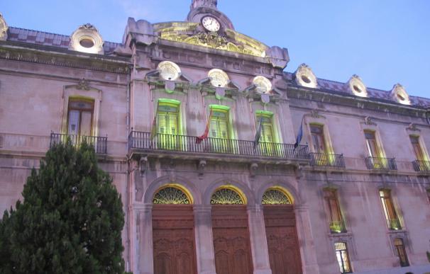 El Palacio de la Diputación se ilumina de verde pistacho en solidaridad con los enfermos mentales
