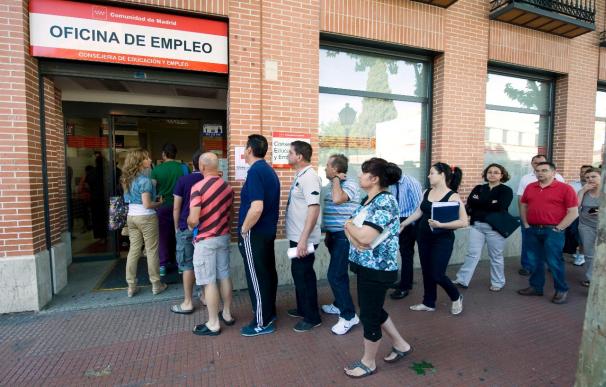 Uno de cada cuatro españoles ve a los políticos como un "problema"