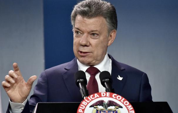 Santos advierte que solo "una chispa" podría incendiar el proceso de paz colombiano