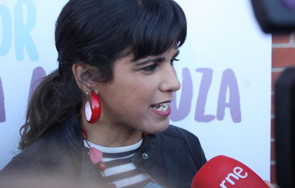 Teresa Rodríguez cree que al PSOE "le conviene hablar de ETA" para "ocultar la vergüenza" de dejar gobernar al PP
