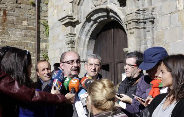 Lambán dice que Pedro Sánchez debería "no estorbar" en la tarea de refundación del PSOE