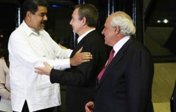Maduro recibe a Zapatero y Shannon en sendas reuniones en Miraflores