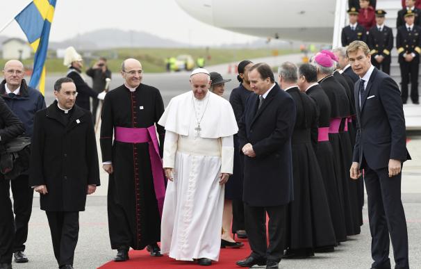 El papa confiesa que Lutero acercó la Iglesia al pueblo y viaja a Suecia para 'unir' a los cristianos