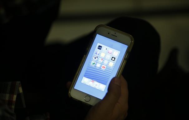 El teléfono Infància Respon reforzará la atención ante 'bullying' y abusos con una 'app'