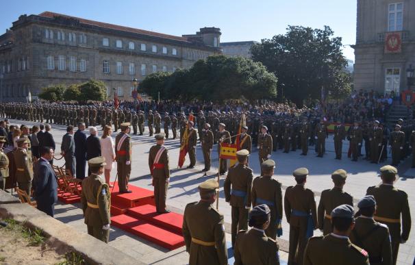 Unos 1.000 efectivos de la Brilat desfilan en el centro de Pontevedra para conmemorar los 50 años de la Brigada
