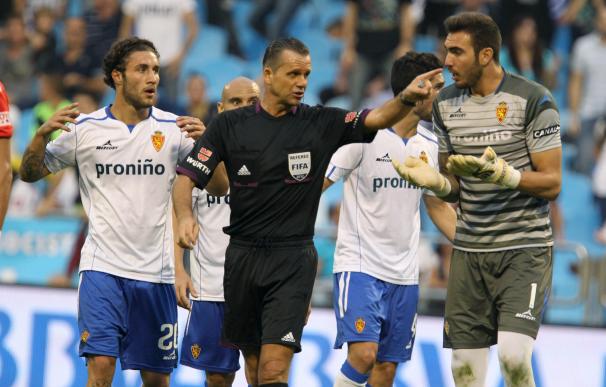 Muñiz Fernández indica un penalti a favor del Getafe