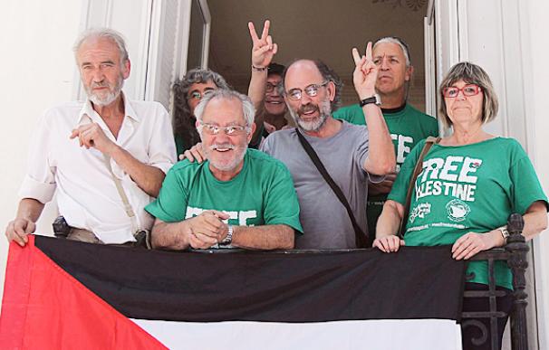 Un grupo de espaÃ±oles "toma" la embajada de EspaÃ±a en Grecia