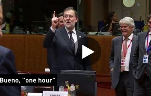 A Rajoy le traiciona su inglés o sus ganas de ser investido y dice "one hour" en vez de "one week"
