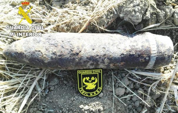 Agentes del Tedax destruyen un proyectil de artillería de 30 años de antigüedad hallado en Villalazán (Zamora)