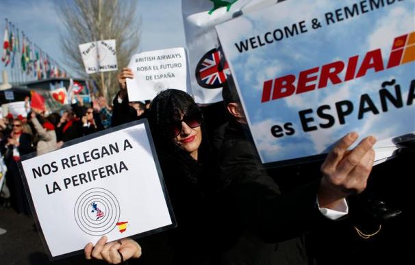 Los sindicatos de Iberia convocan 15 días de huelga entre febrero y marzo