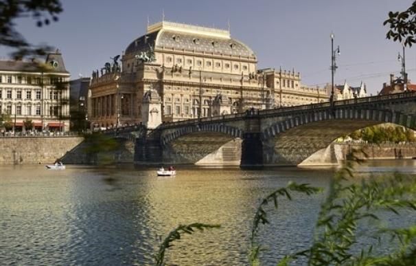 OHL reconstruye la fachada del Teatro Nacional de Praga por 5 millones
