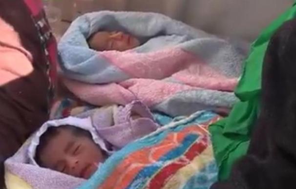 Los dos gemelos recién nacidos rescatados en el Mediterráneo se recuperan.