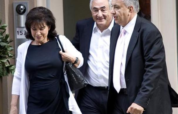 Strauss-Kahn sale a cenar en Nueva York tras su liberación