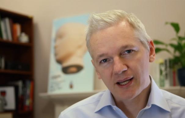 Assange entra en la campaña electoral de EEUU