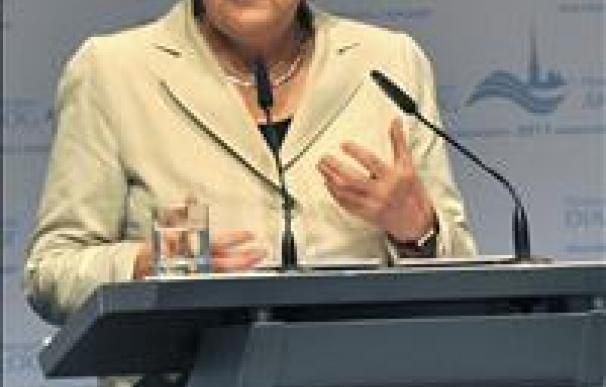 Merkel descarta que la cumbre de la eurozona logre un resultado "espectacular" sobre Grecia
