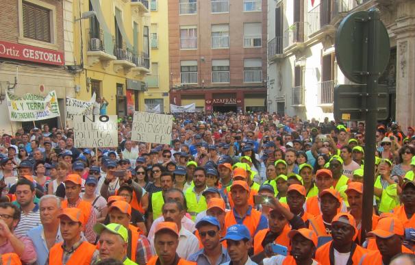 (AV) Unos 4.000 agricultores se manifiestan en Murcia y arrancan de la CHS el compromiso de abrir pozos de sequía