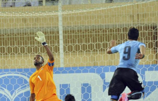3-0. Luis Suárez marcó dos veces y Uruguay goleó a Omán