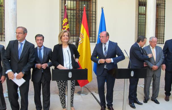 Fátima Báñez: lo "segundo" podrán ser las primarias, pero la prioridad es el "Gobierno de España"