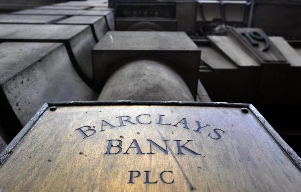 Vista de un cartel de Barclays Bank en Londres, Reino Unido.