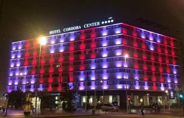 El Hotel Córdoba Center se suma al Día Mundial del Corazón iluminando su fachada