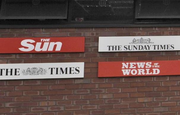 La detención de cinco periodistas de "The Sun" pone en aprietos a Murdoch