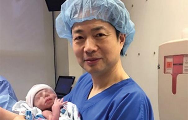 Nace el primer bebé del mundo con tres padres genéticos para evitar una enfermedad hereditaria