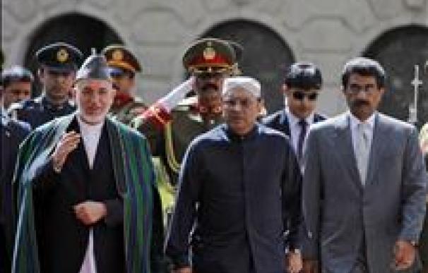 Zardari visita Kabul para reducir la tensión bilateral en un momento clave