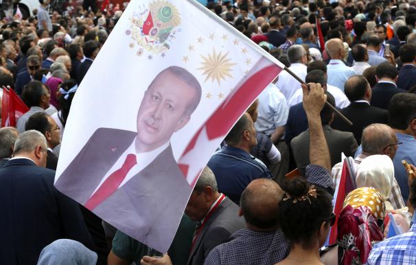 Con un mes ha sido suficiente: Erdogan moldea una Turquía a su medida tras el golpe