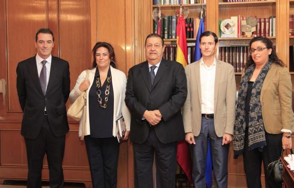 El presidente de las Cortes se compromete con UNICEF a impulsar el Pacto por la Infancia en Castilla-La Mancha