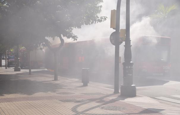 Arde un autobús urbano en la calle de Conde Aranda de la capital aragonesa