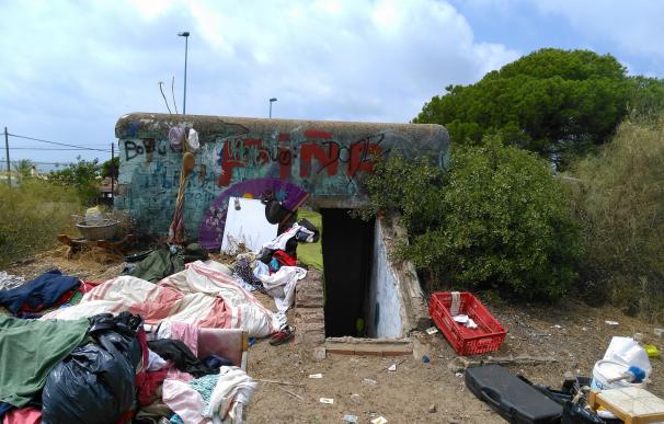 Unos nueve búnkeres de la II Guerra Mundial permanecen en las costas llenos de basuras y pintadas