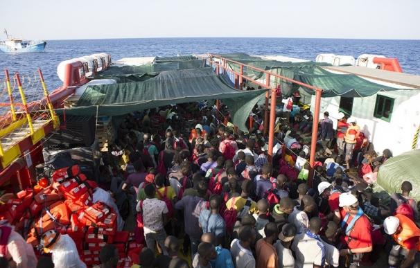 Save the Children rescata a 300 inmigrantes, incluidos 50 menores no acompañados, en el Mediterráneo